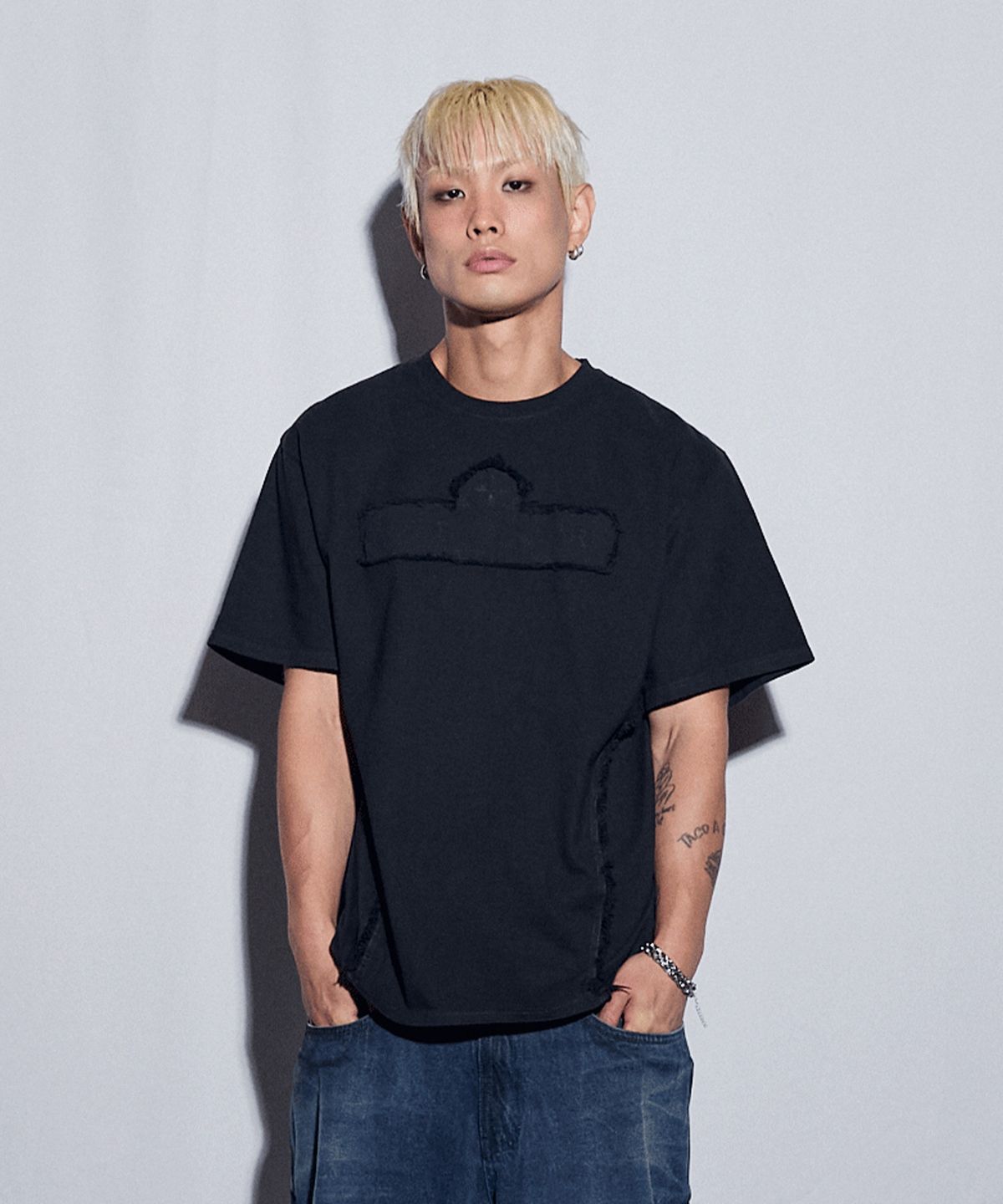 비엘알(BLR) Raw-Edged Bluer T-shirts Black