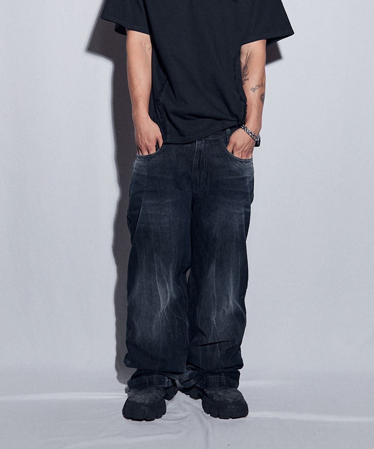 비엘알(BLR) Crack Washed Wide Denim Pants Dark Blue