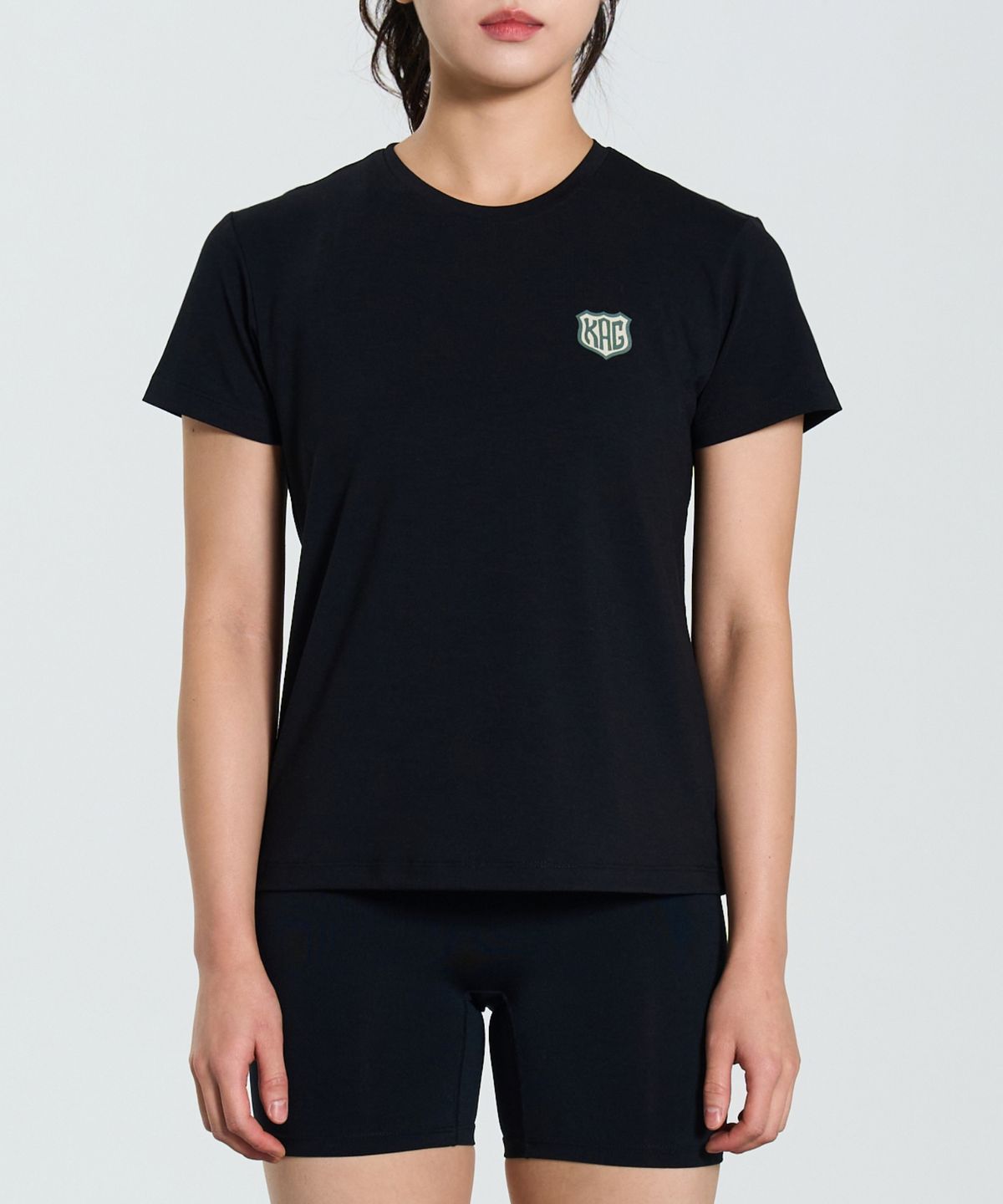 카키그라도(KHAKI GRADO) 우먼 KAG 방패 로고 스탠다드핏 반팔 티셔츠 (Black)