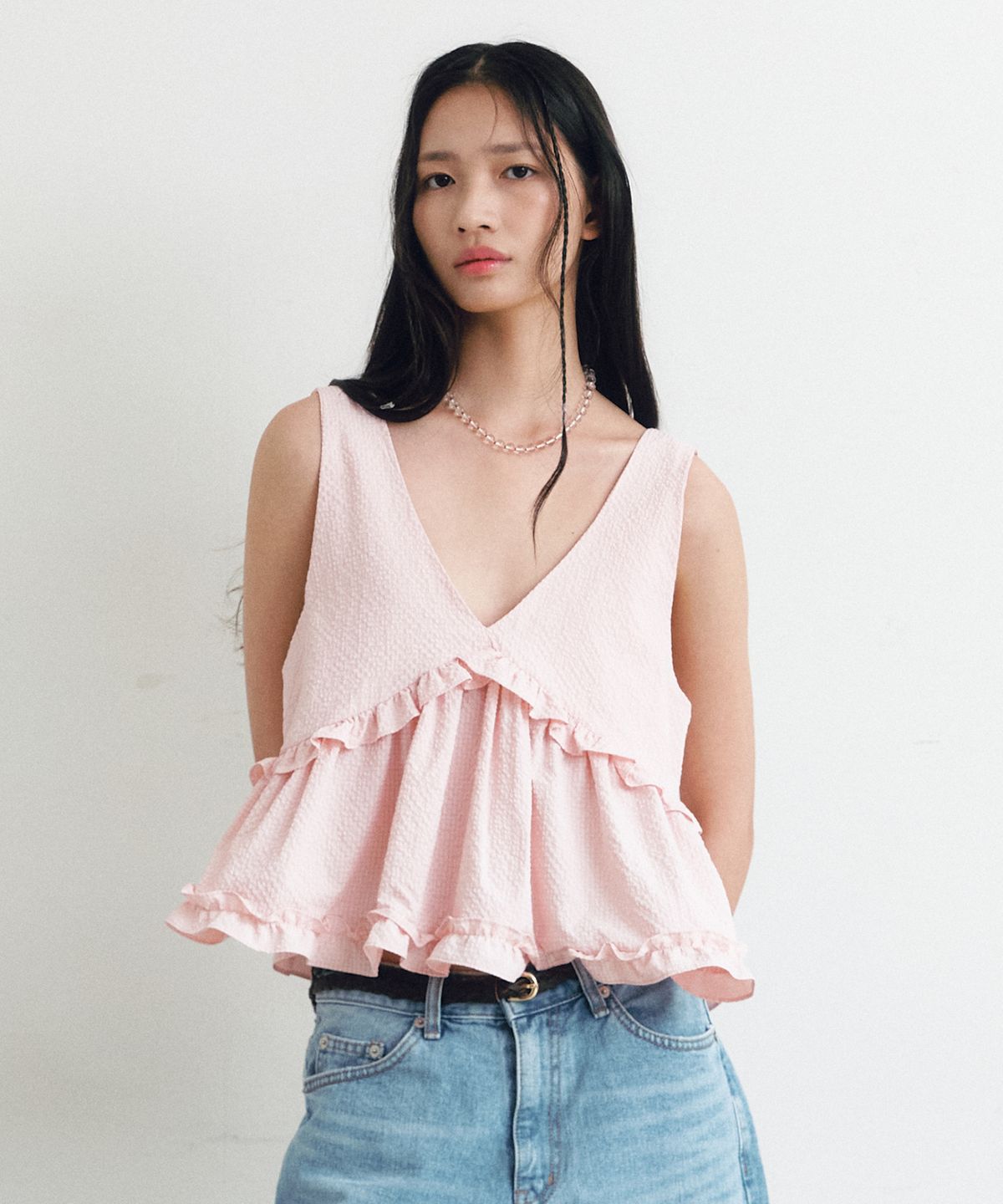 쎄미(SSEMI) V-NECK FRILL SLEEVELESS BLOUSE(PK)