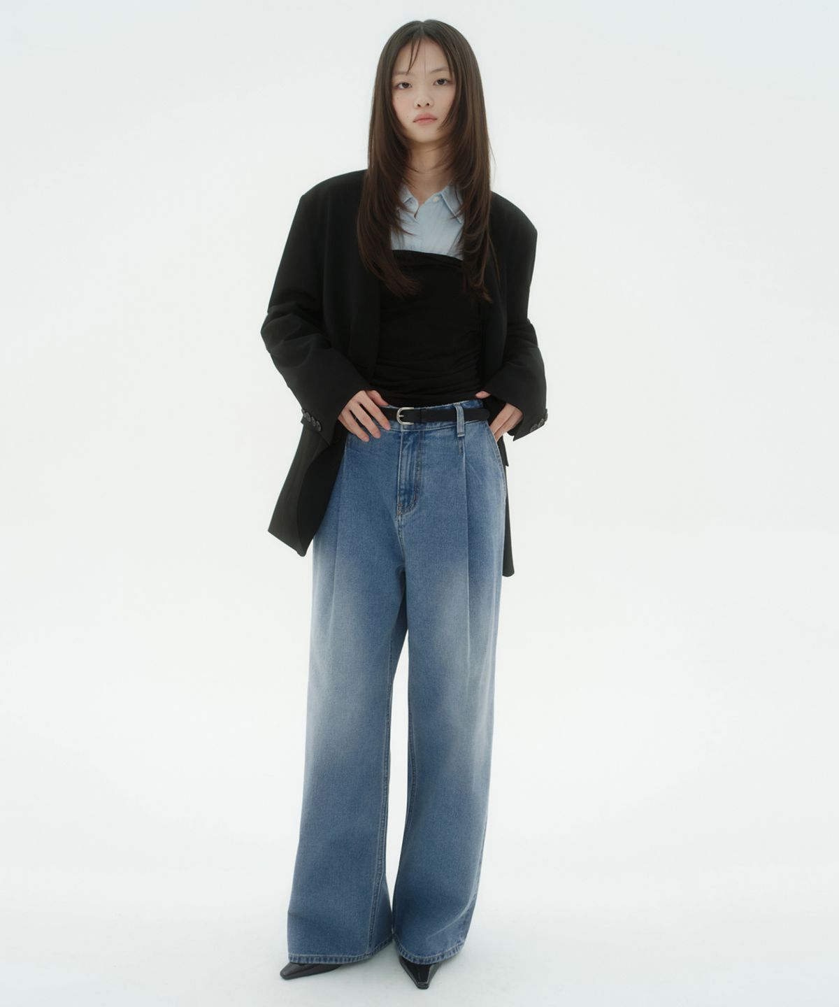 무신사 스탠다드 우먼(MUSINSA STANDARD WOMAN) 우먼즈 딥 턱 엑스트라 와이드 데님 팬츠 [라이트 인디고]