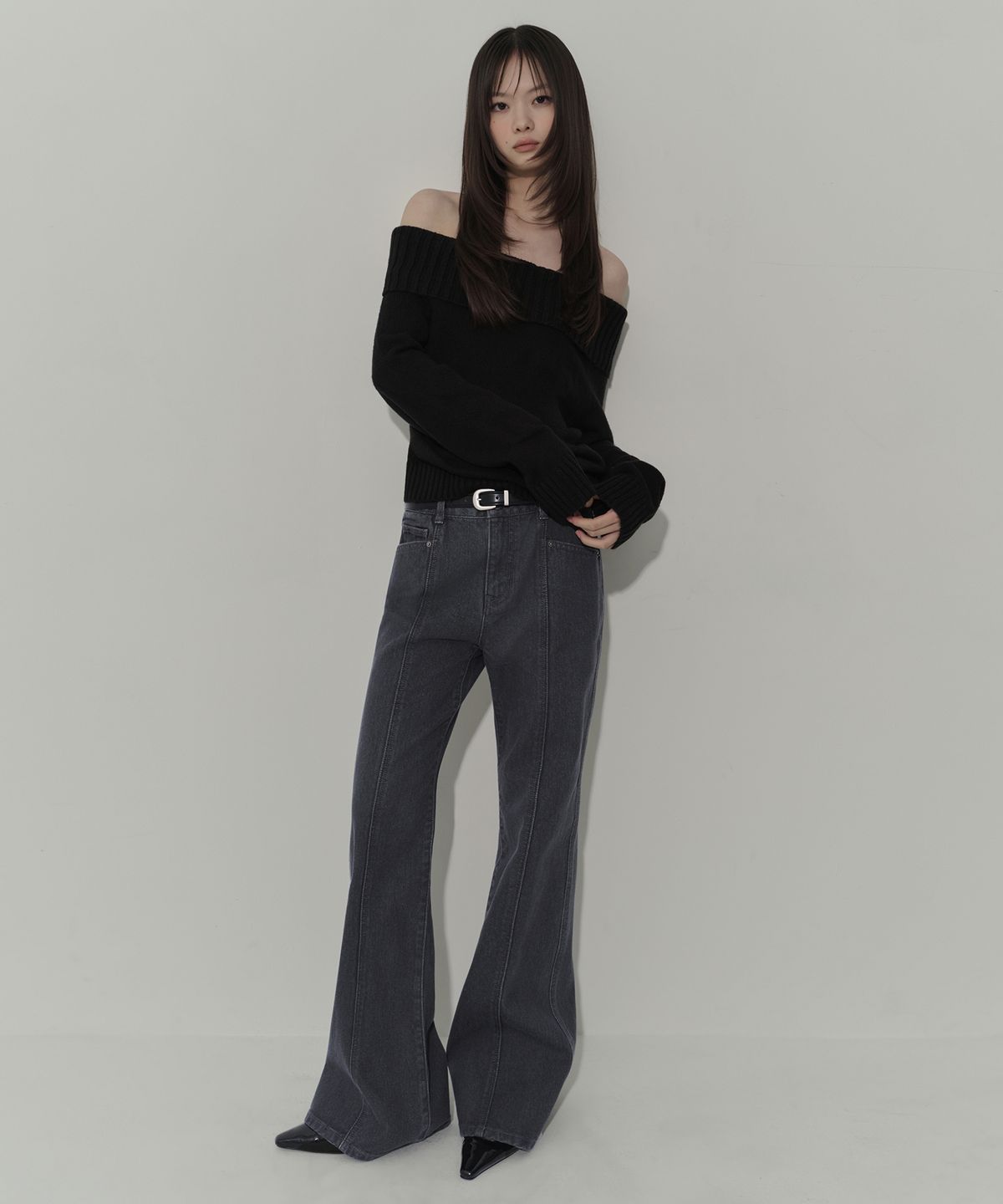 무신사 스탠다드 우먼(MUSINSA STANDARD WOMAN) 우먼즈 피그먼트 패널드 플레어 데님 팬츠 [차콜 그레이]