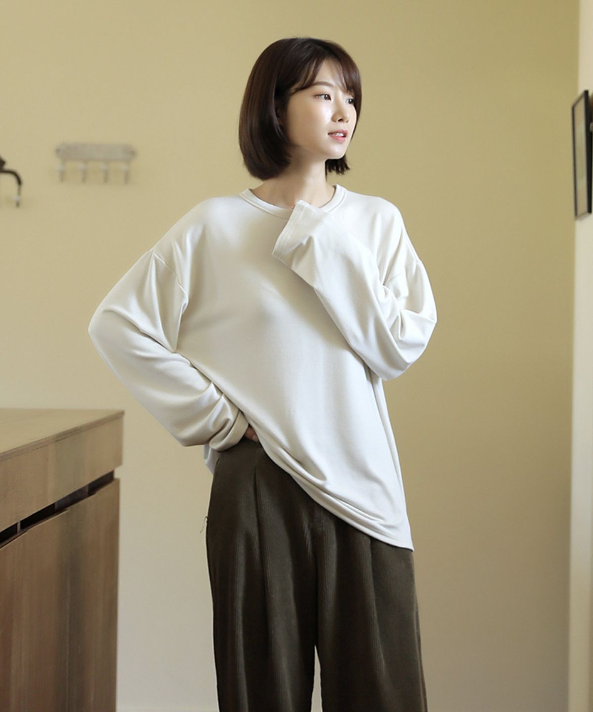 빼빼(BBAEBBAE) 소프트 스판 기본 루즈핏 긴팔 티셔츠