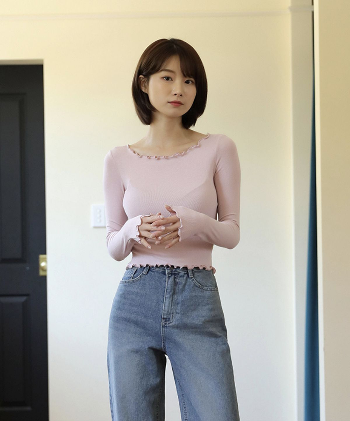 빼빼(BBAEBBAE) 물결 라인 골지 슬림 긴팔 티셔츠