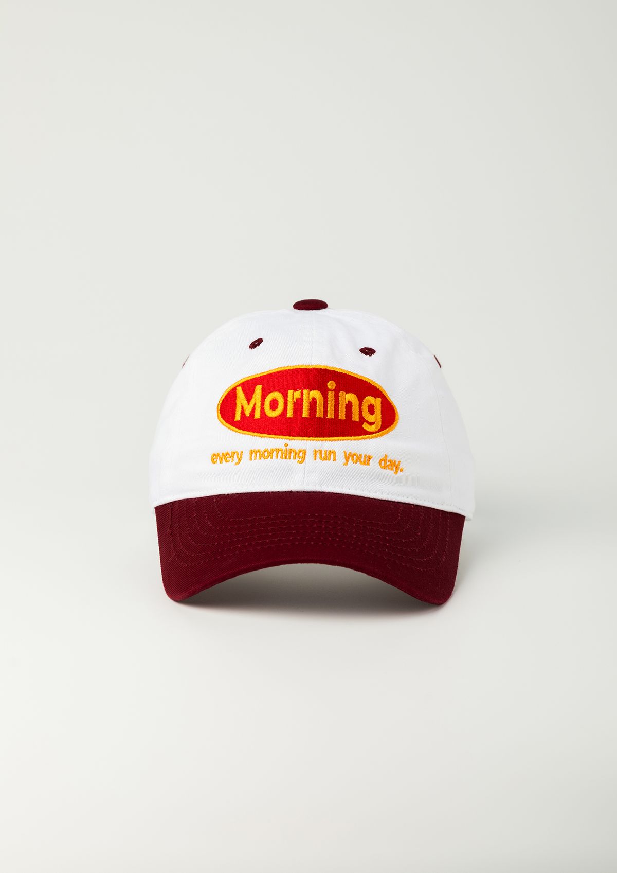 모닝커피런클럽(MORNINGCOFFEERUNCLUB) 모닝 원형 로고 투톤 볼캡 레드
