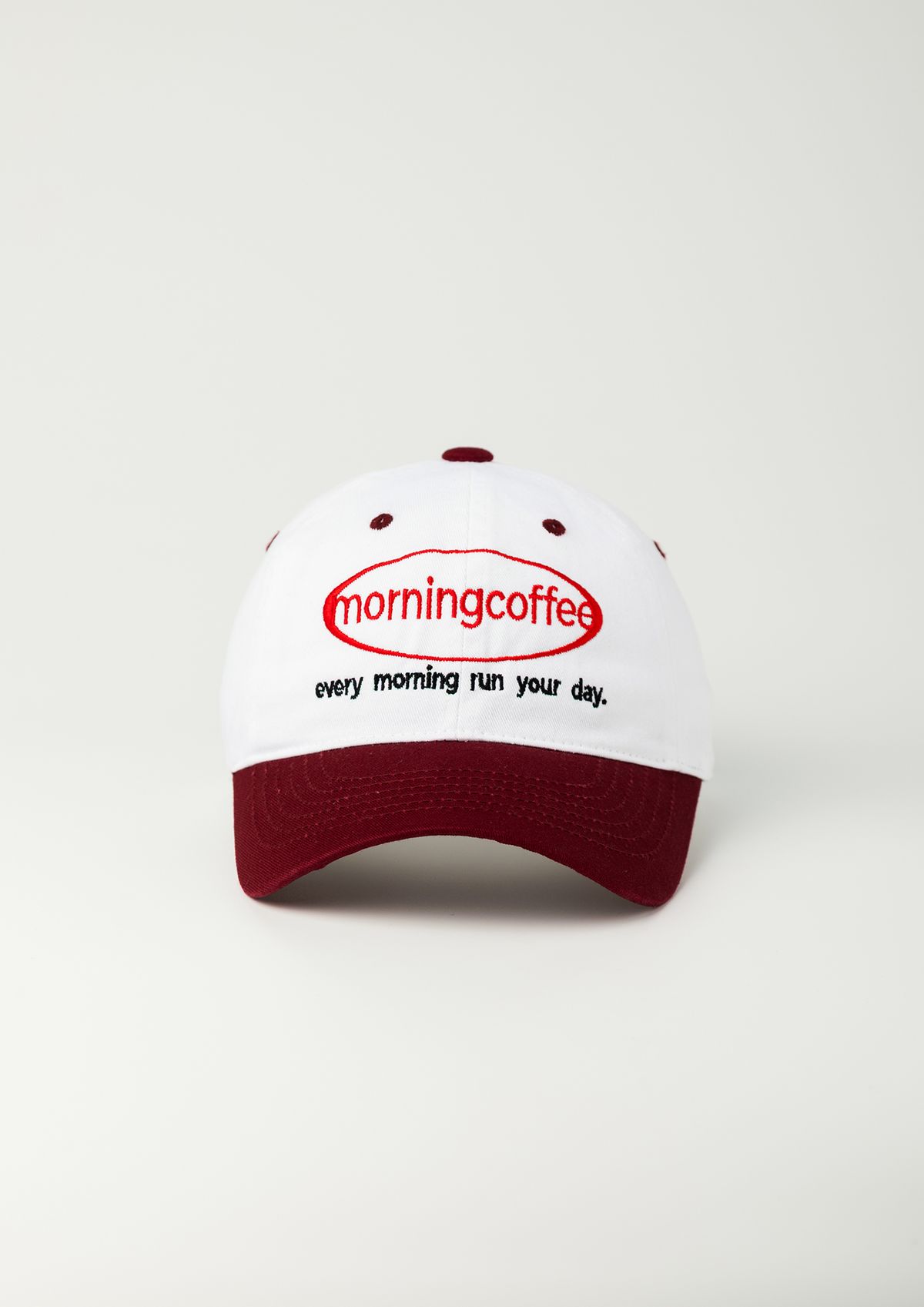 모닝커피런클럽(MORNINGCOFFEERUNCLUB) 모닝 커피 원형 로고 투톤 볼캡 레드