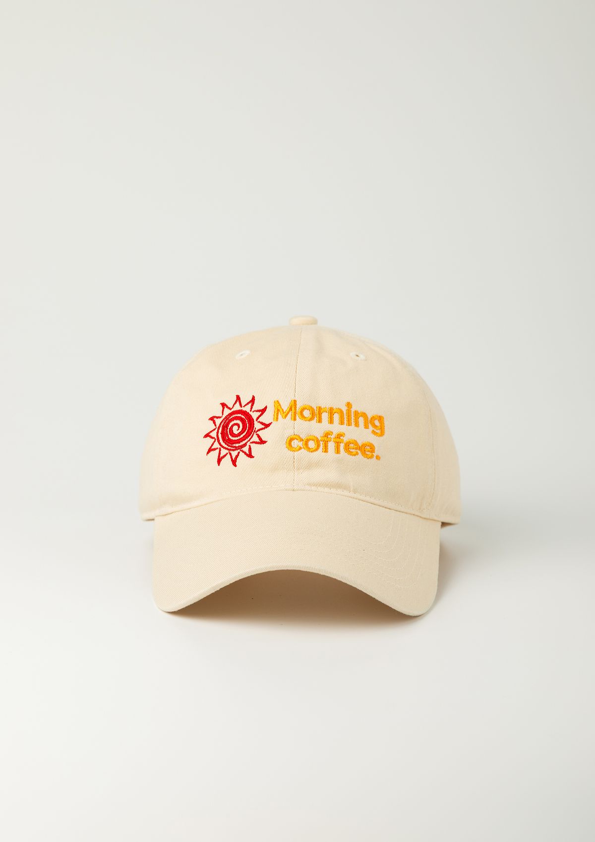 모닝커피런클럽(MORNINGCOFFEERUNCLUB) 모닝 커피 썬 로고 볼캡  아이보리