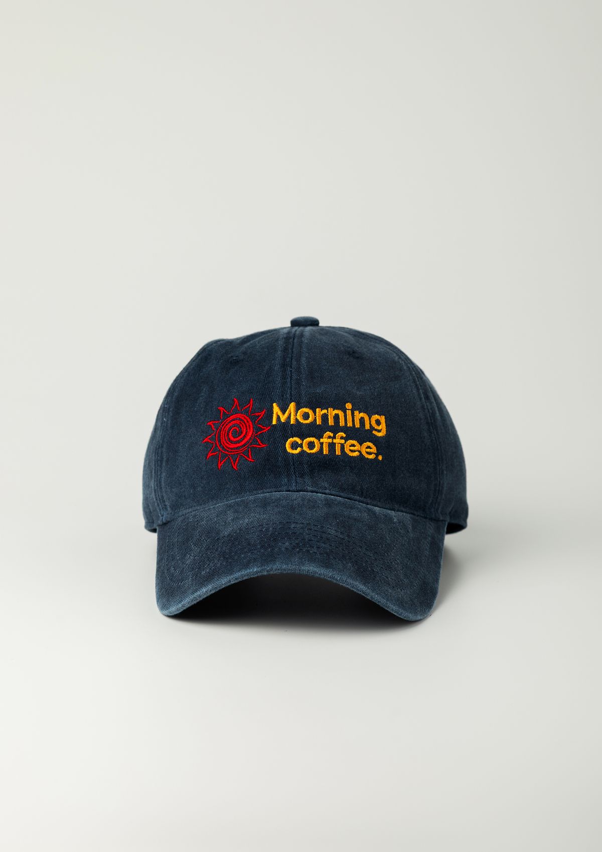모닝커피런클럽(MORNINGCOFFEERUNCLUB) 모닝 커피 썬 로고 볼캡 스톤 워시드  네이비