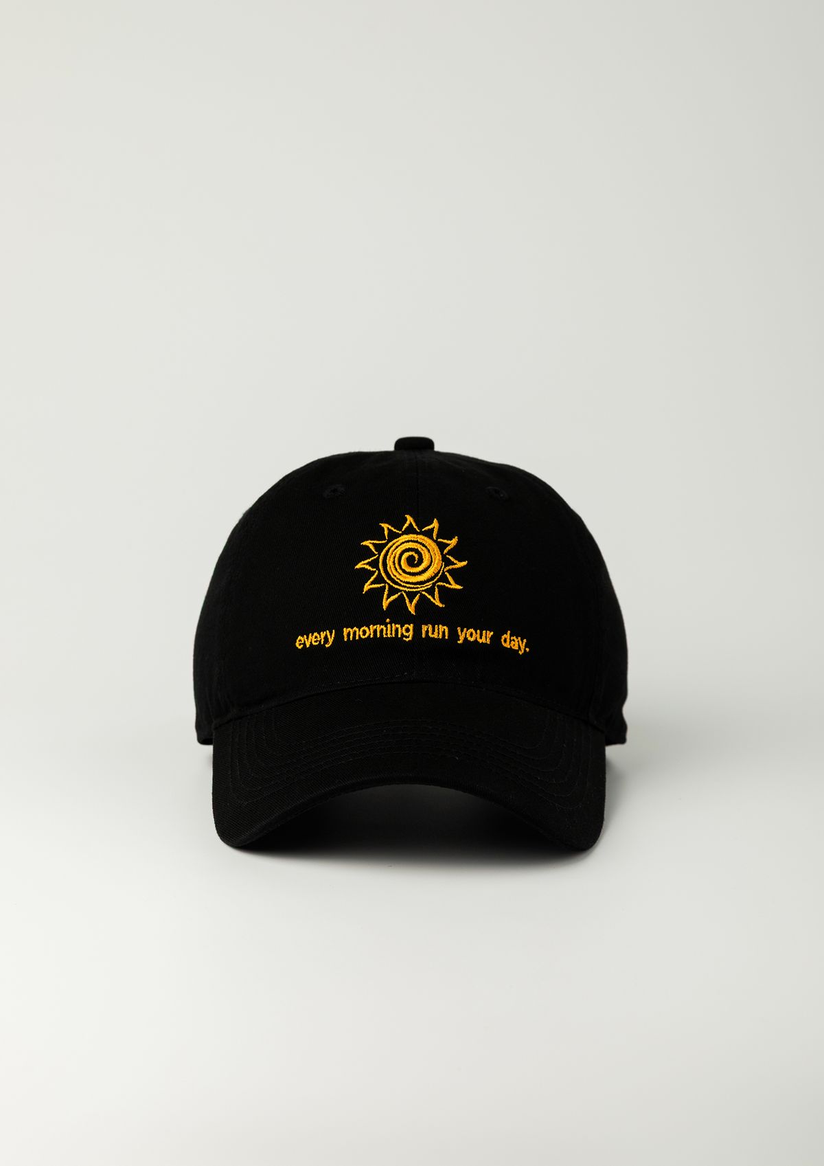 모닝커피런클럽(MORNINGCOFFEERUNCLUB) 썬 로고 볼캡  블랙