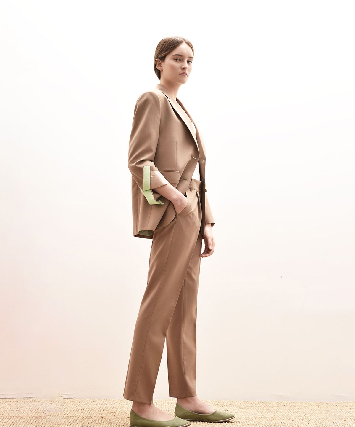 아바몰리(AVA MOLLI) CASIOPEA TUCK PANTS (Beige)