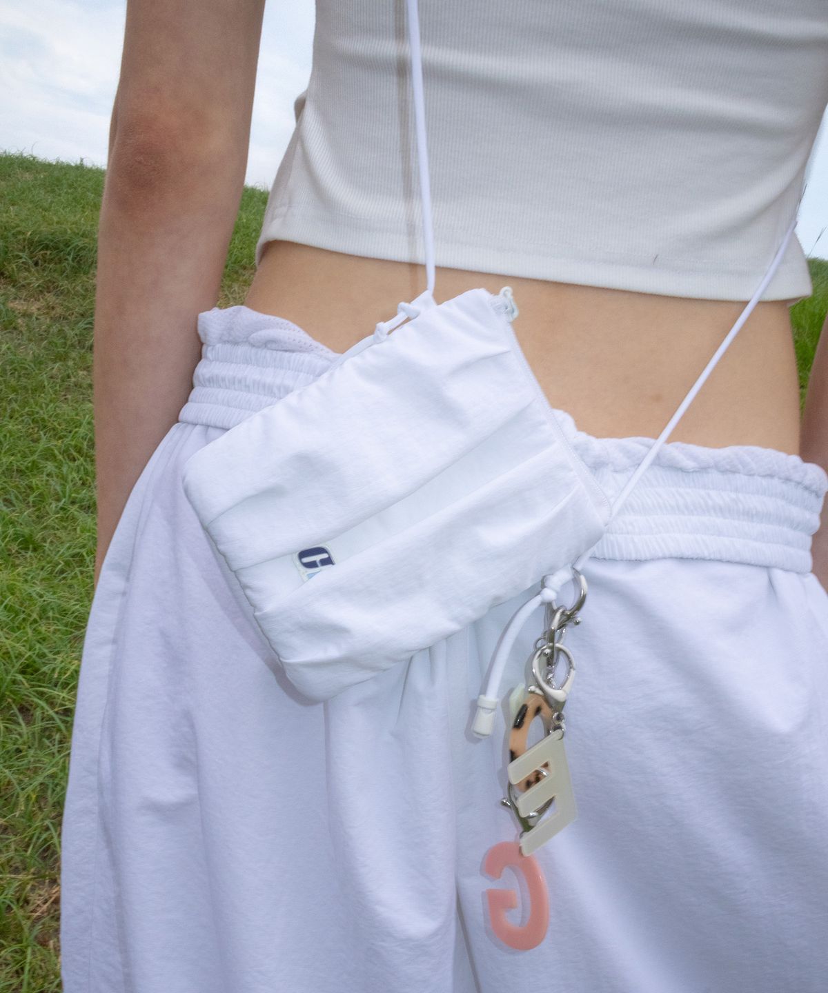 그로브(GROVE) RYAN SHIRRING BAG (WHITE)