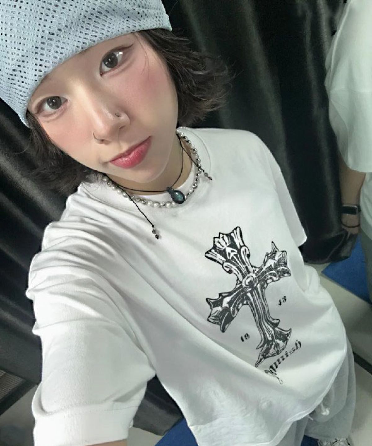 다미쉬(DAMISH) 빈티지 크랙 크로스 그래픽 티셔츠_화이트