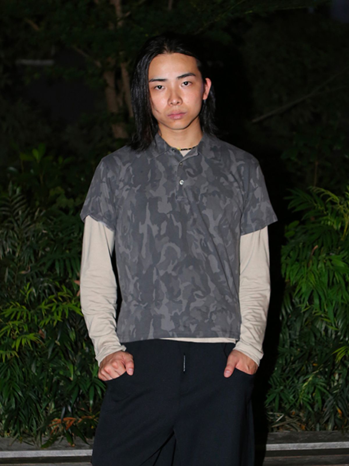 고저(GOZER) CAMO COLLAR HALF T-SHIRT_DARK
