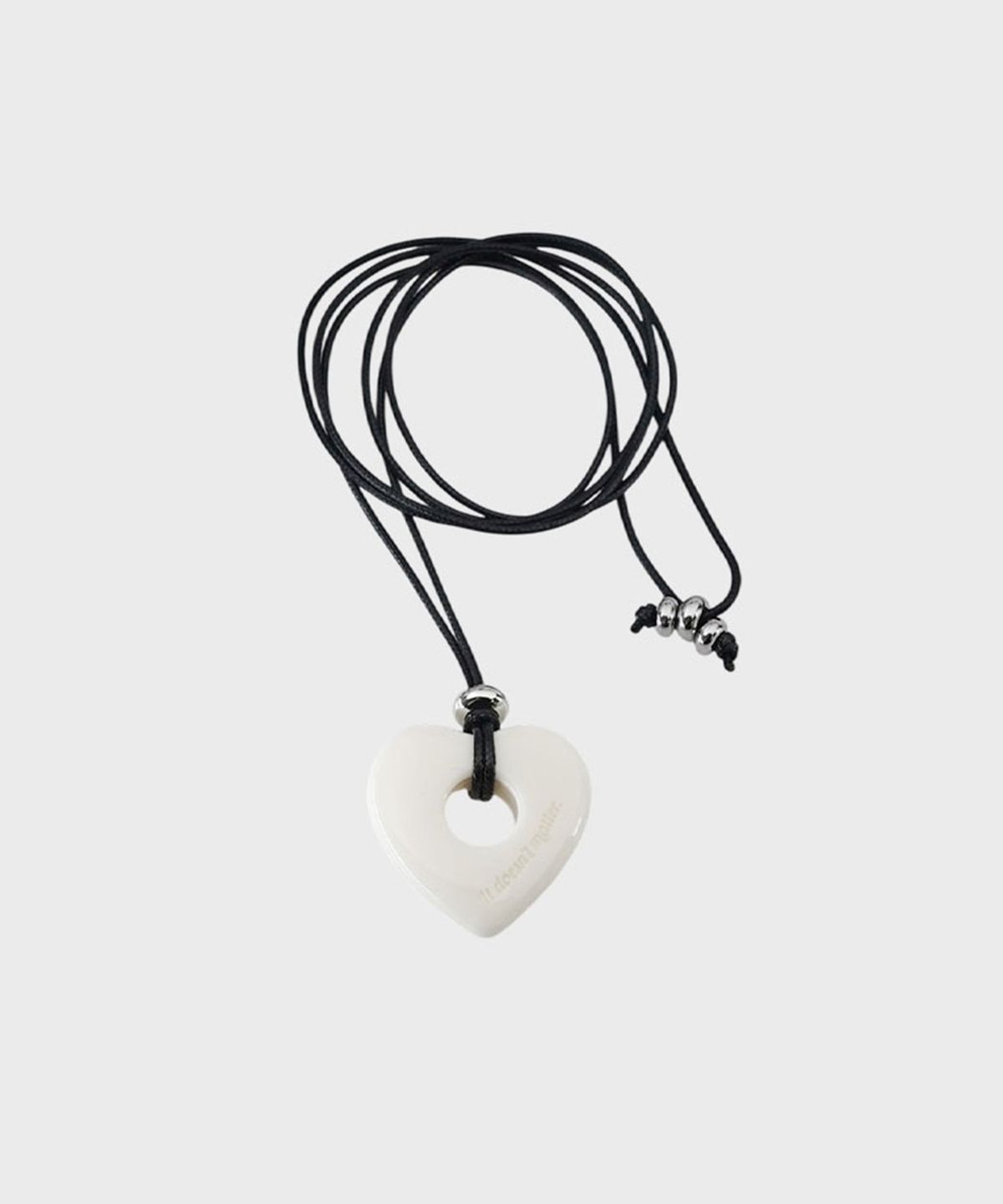 잇더즌매터(IT DOESN'T MATTER) [HEART] Loppy necklace (Ivory)