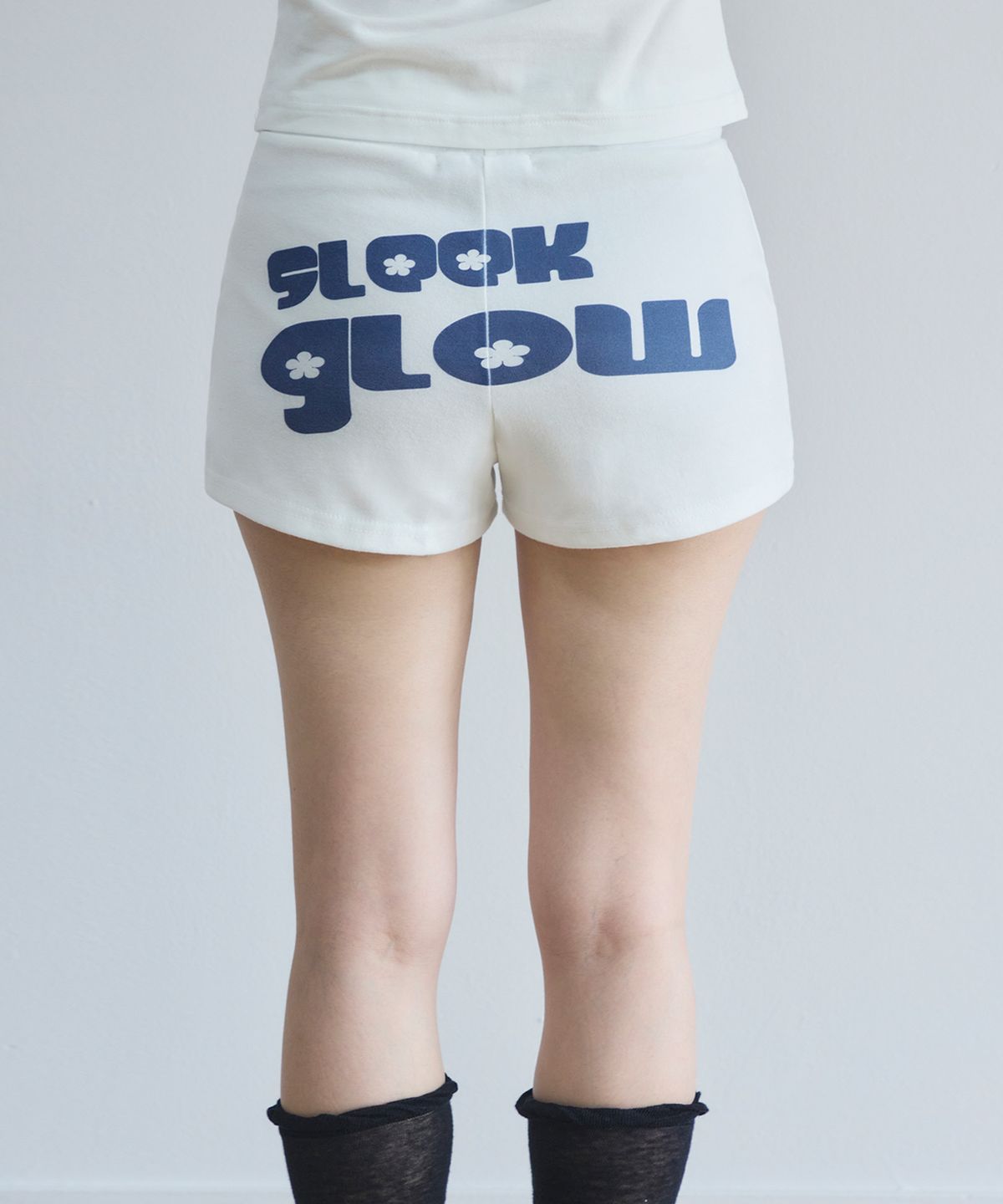 슬릭글로우(SLEEKGLOW) 로고 도트 숏 팬츠[아이보리]