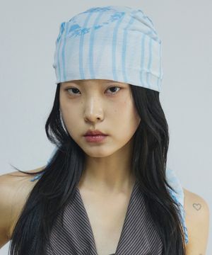 실키 트라이앵글 스카프[블루스트라이프]