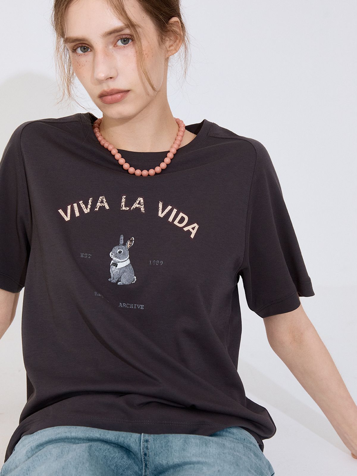 레이허(RAYHER) VIVA LA VIDA_rabbit short sleeve T  [CHACOAL]