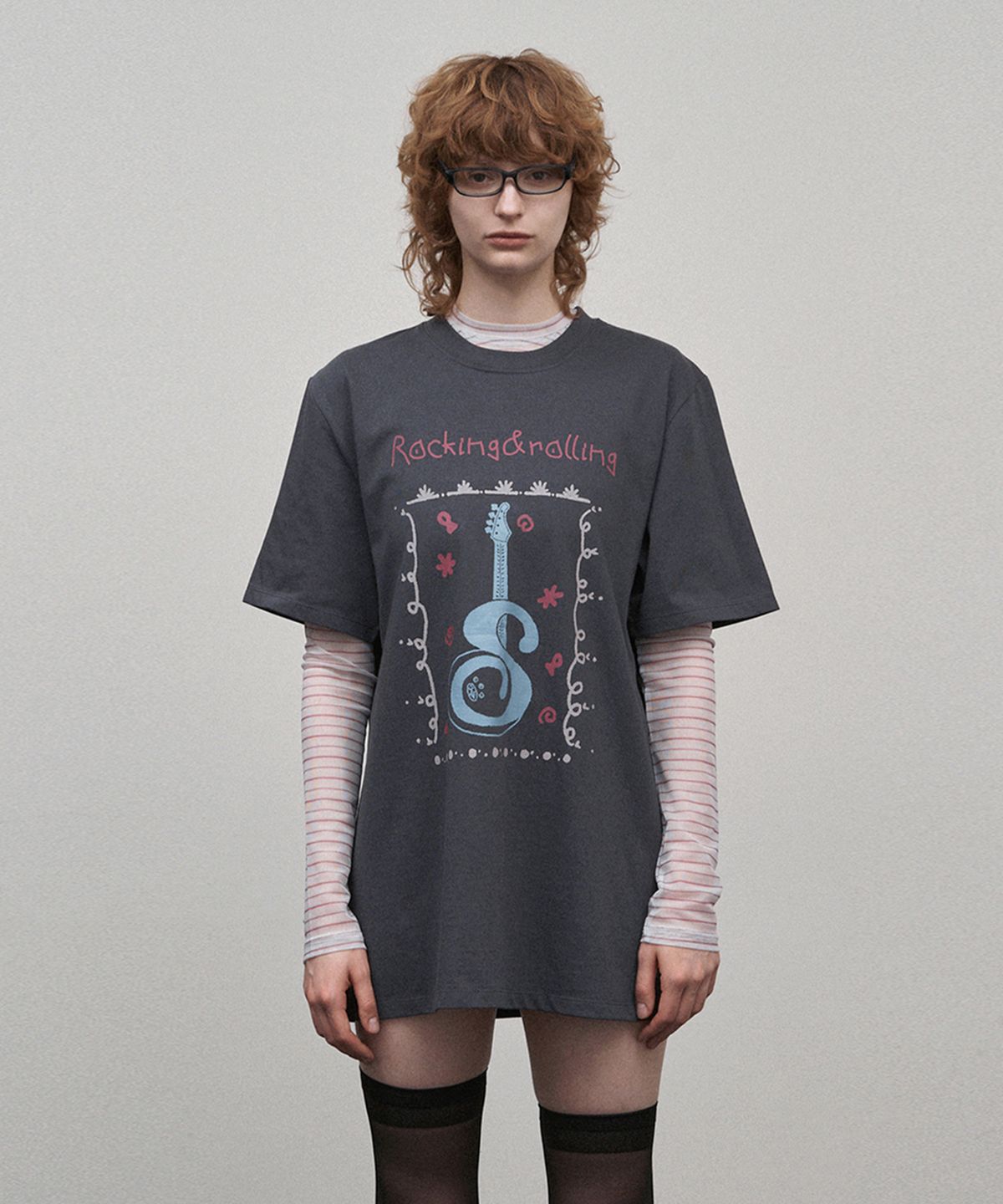 소어티(SOEOTI) Rock n’ Roll Tee (Charcoal)