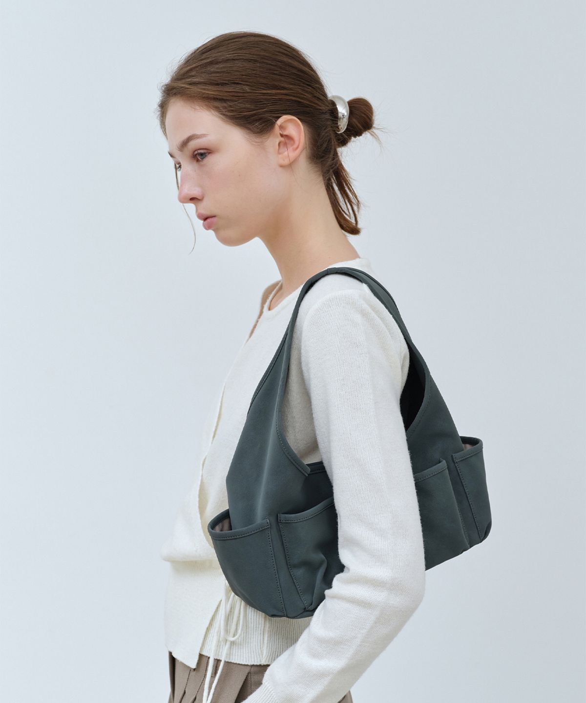 오브히(OVHEE) 포니 숄더백 Poni Shoulder Bag_Greyish Blue
