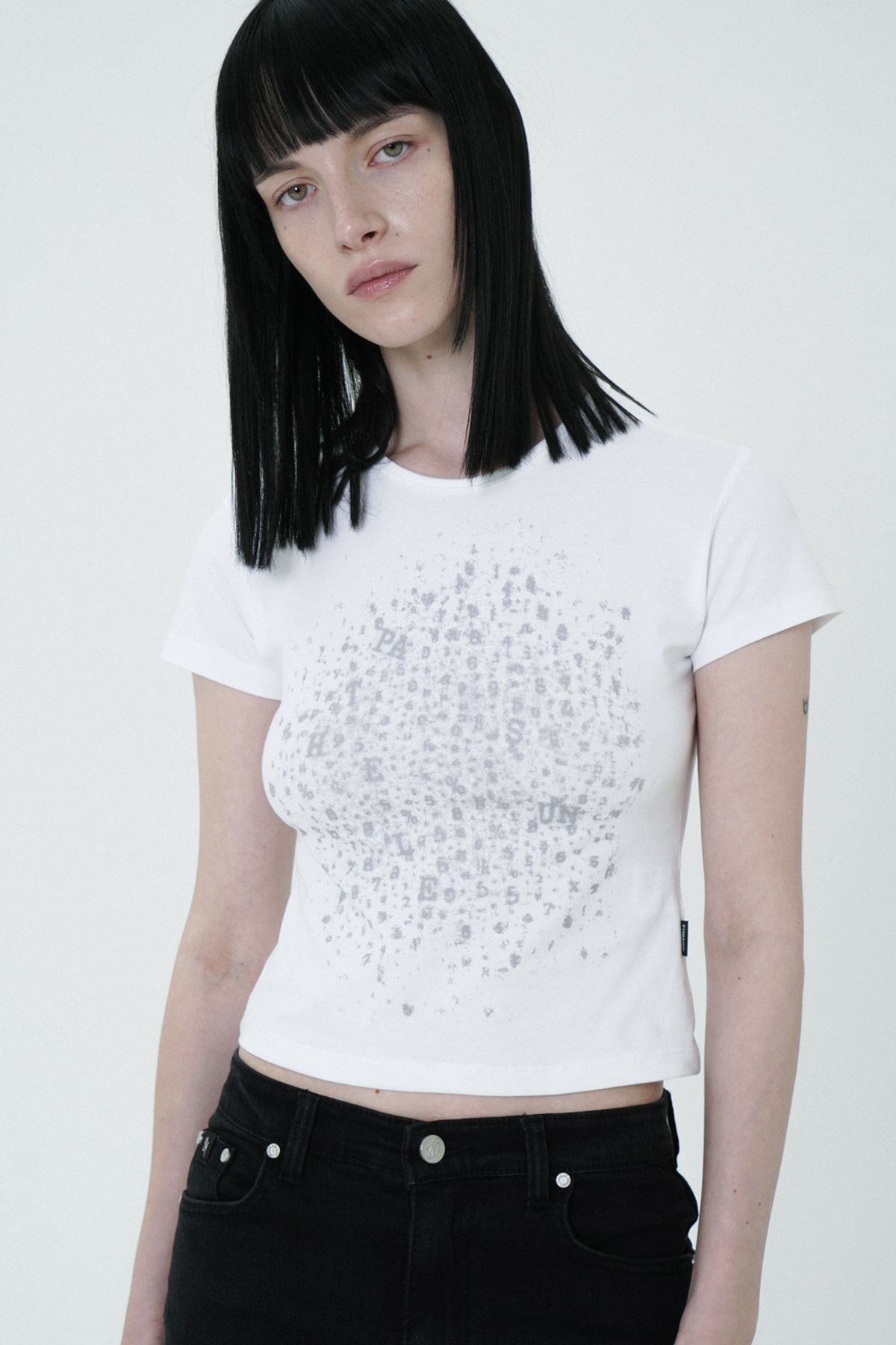 시너진(SYNERJYN) DASH CROP SHORT SLEEVE WHITE