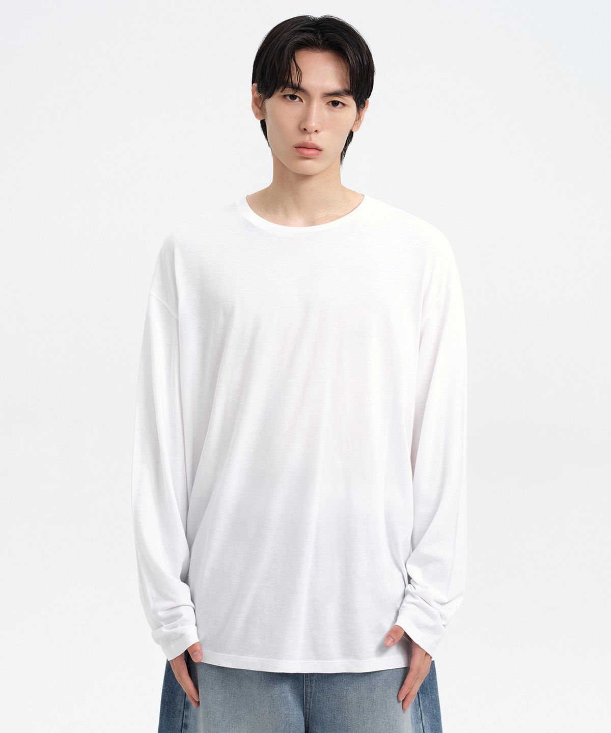 무신사 스탠다드(MUSINSA STANDARD) 오버사이즈 CR 크루 넥 긴소매 티셔츠 [화이트]
