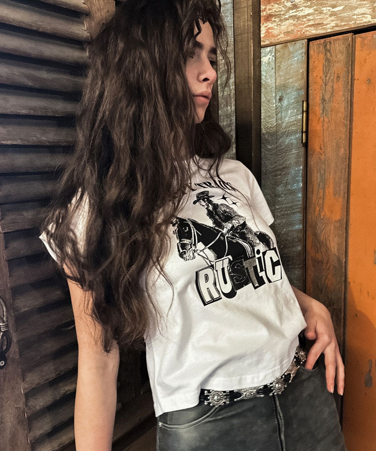 러스틱 레버리(RUSTIC REVERIE) 해피 트레일스 베이비 크롭 티셔츠_화이트