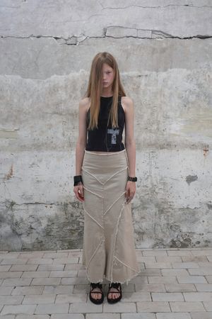 SLASH SEAM SKIRT