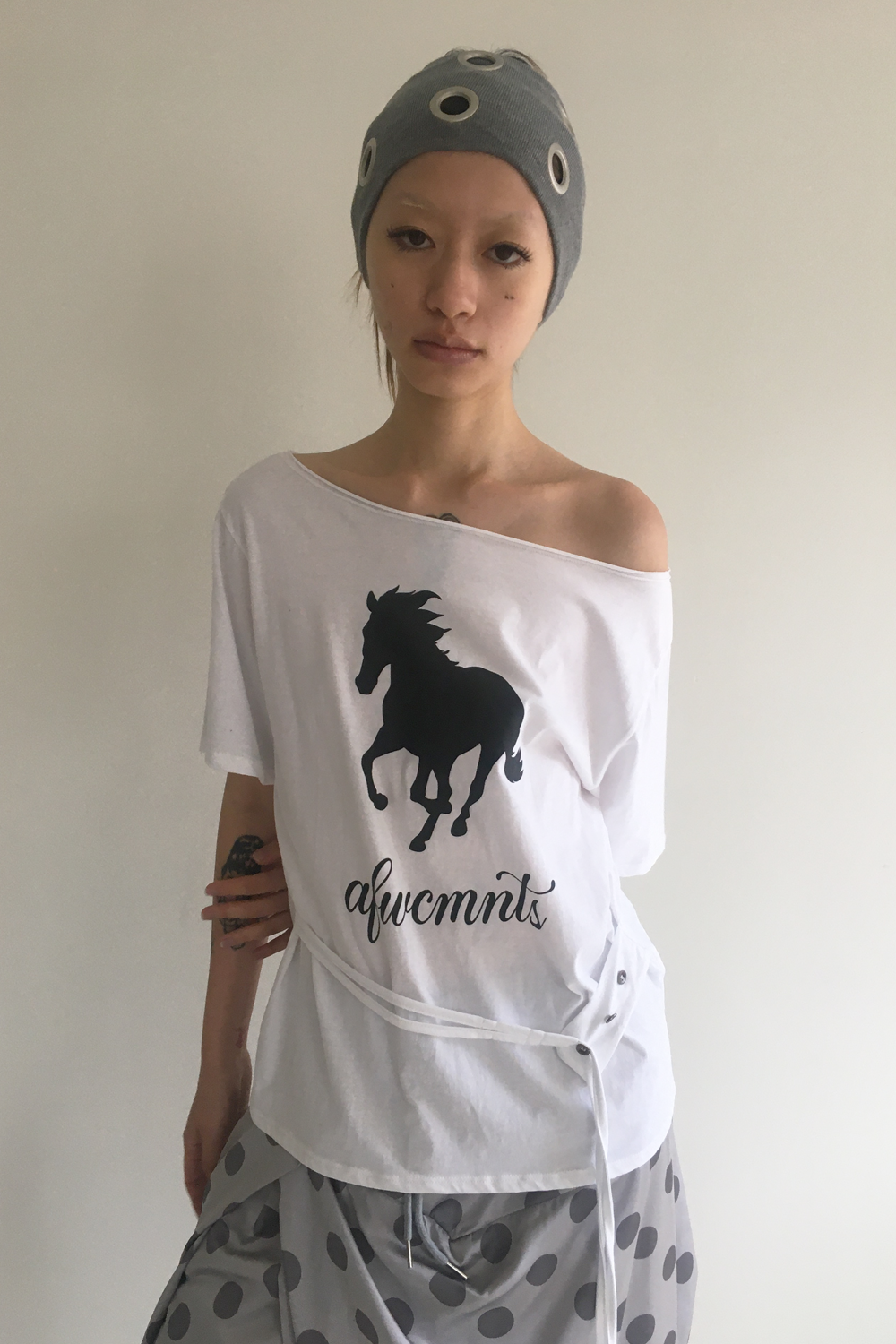 MUSINSA公式 | A FEW COMMENTS Double String Cutout T-Shirt WHITE