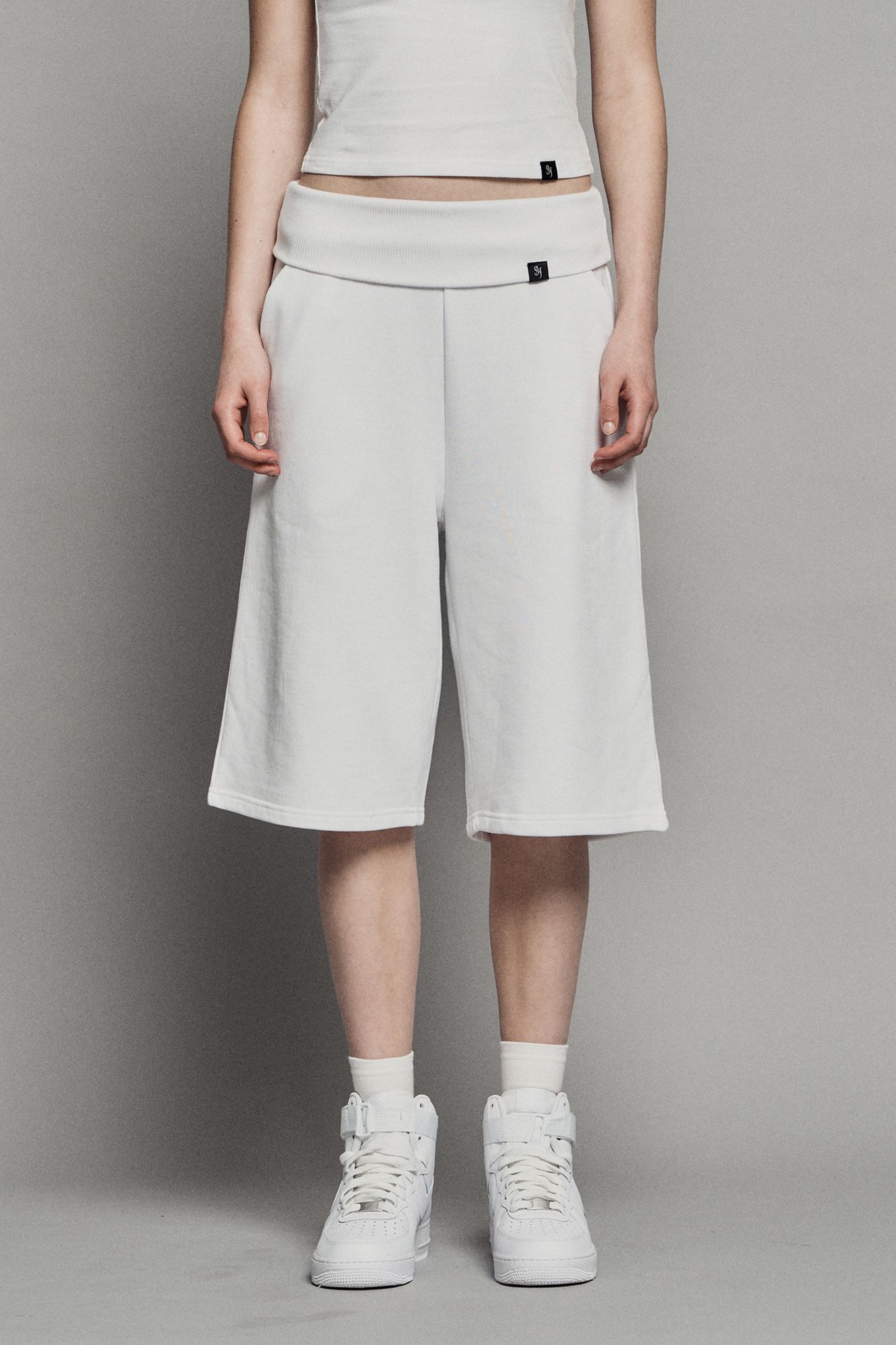 国内配送) SYNERJYN PLAIN BERMUDA SHORTS ホワイト SAB0070576001S347_in_i4_053102