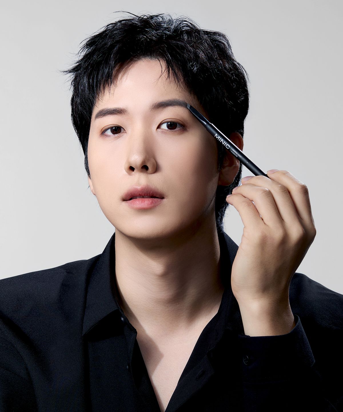 미닉(MINIC) 미니멀 이지 아이브로우 내추럴 블랙 0.3g