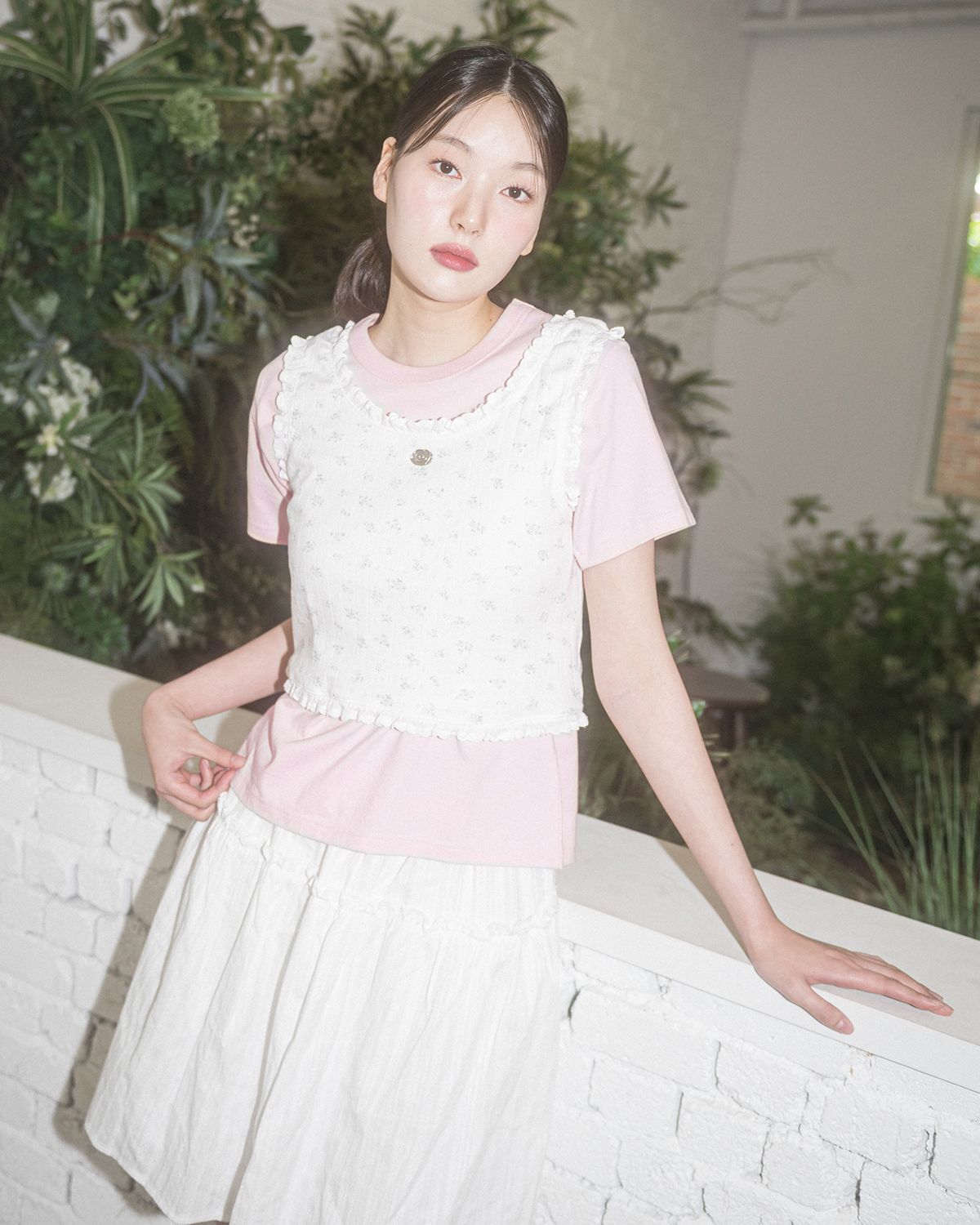 해비즘(HAVISM) FLOWER PATTERN LAYERED LACE SLEEVELESS(WHITE)