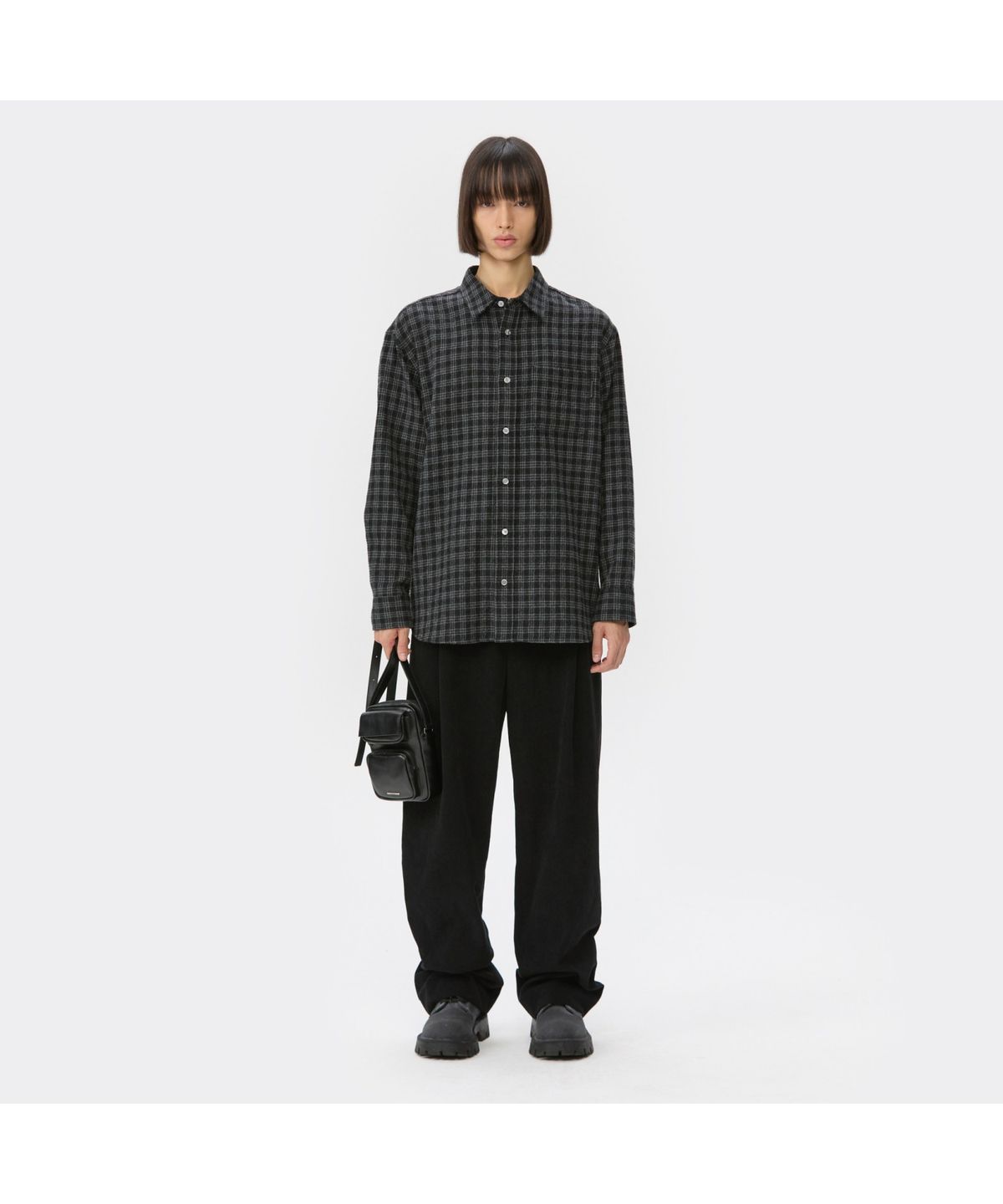 커스텀멜로우(CUSTOMELLOW) Black Wide Fit One Tuck Corduroy Pants CWPAW25842BKX