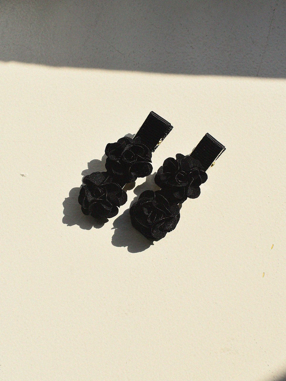 유지떼(USITE) FLOWER LIGHT HAIR PIN, BLACK