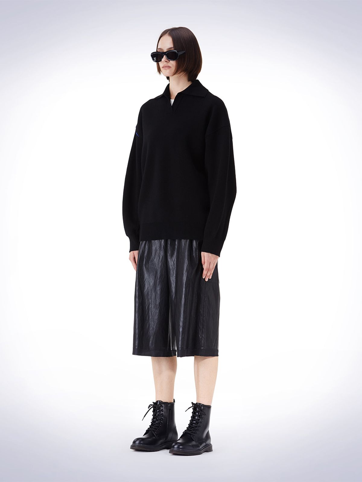 하우스공칠이씨(HAUS072C) EBBROIDERY POINT COLLAR KNIT BLACK