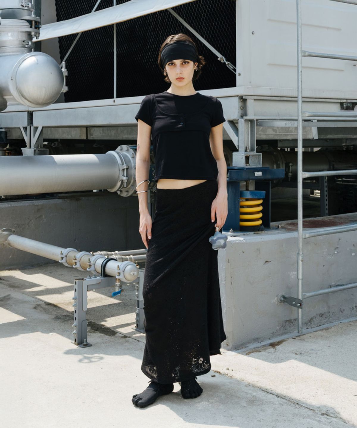 쓰리투에이티(THREE TO EIGHTY) UNBALANCE CROCHET SHIRRING SKIRT BLACK