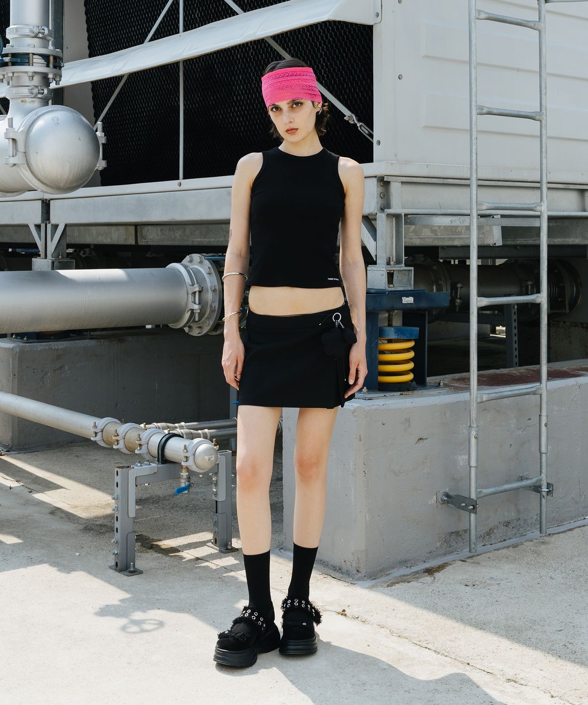 쓰리투에이티(THREE TO EIGHTY) BACK DOUBLE HEART TANK TOP BLACK