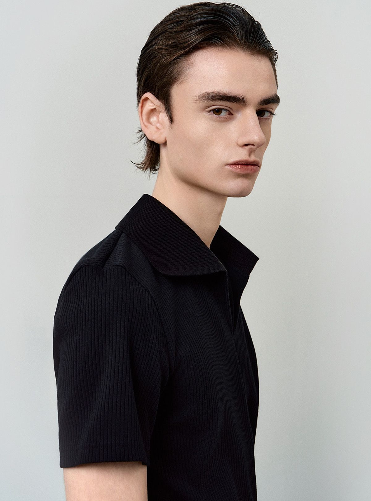 쿠르베(COURBE) V-NECK POLO (Black)