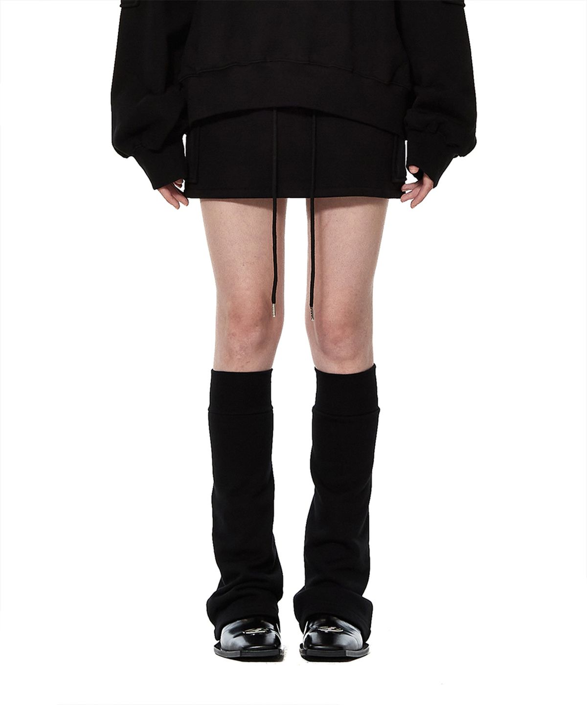 모어댄블랙(MORE THAN BLACK) LOGO CARGO SWEAT SKIRT
