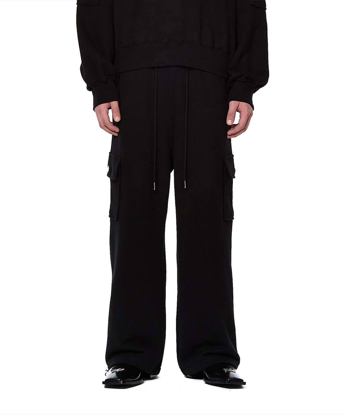 모어댄블랙(MORE THAN BLACK) LOGO CARGO SWEAT PANTS