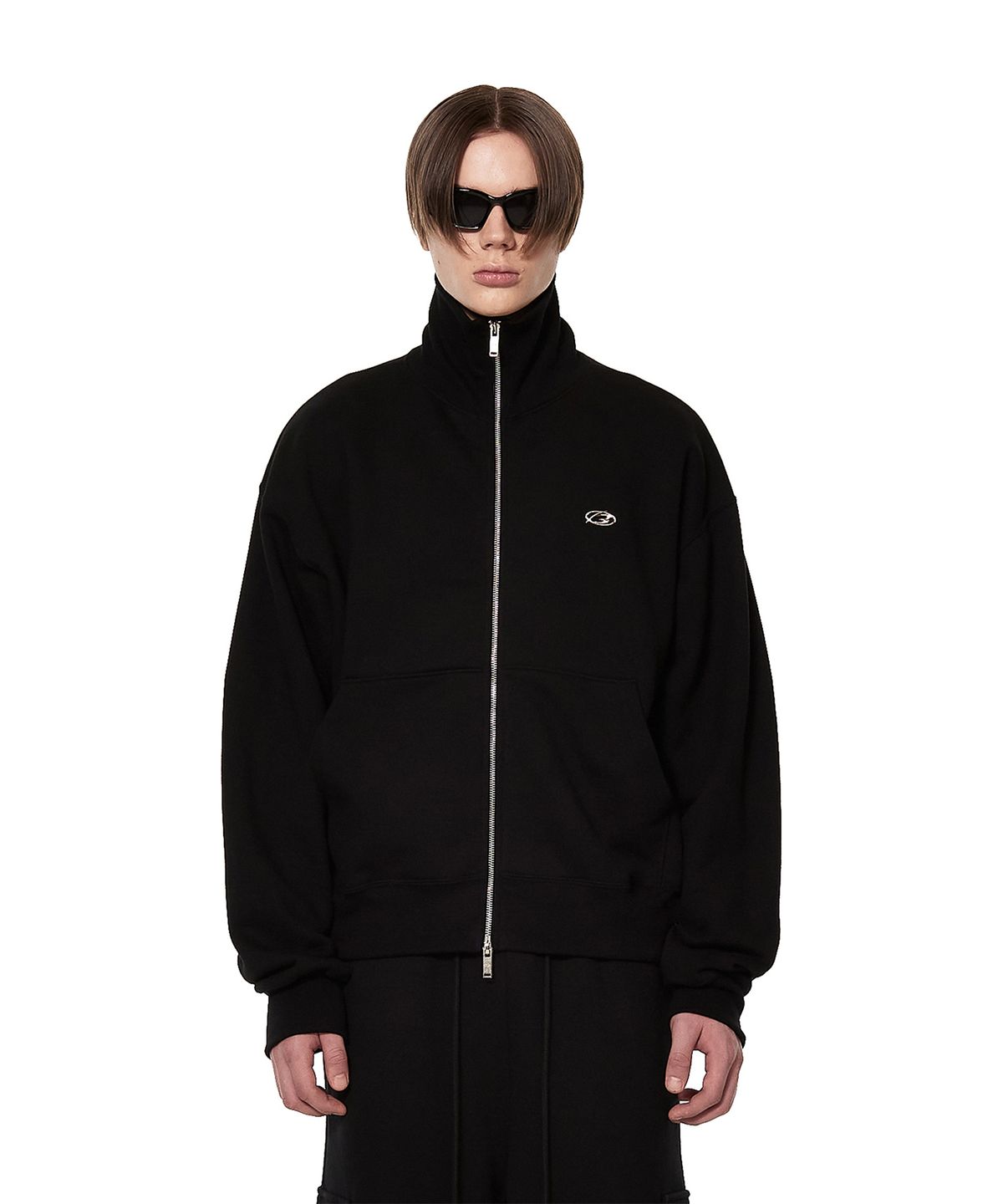 모어댄블랙(MORE THAN BLACK) LOGO POLA SWEAT JACKET