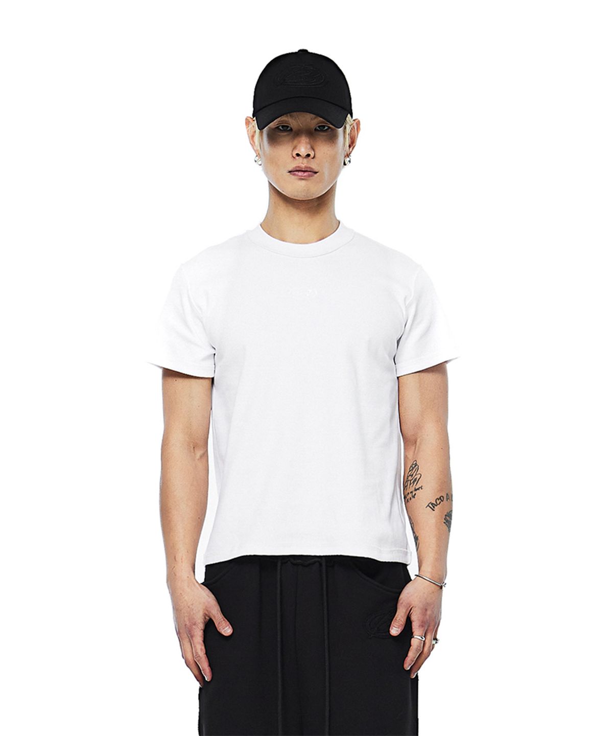 모어댄블랙(MORE THAN BLACK) CUT OFF HALF SLEEVE - WHITE