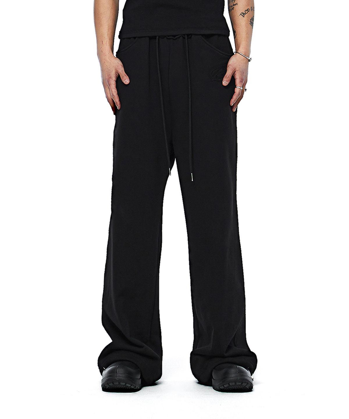 모어댄블랙(MORE THAN BLACK) CUT OFF SWEAT PANTS