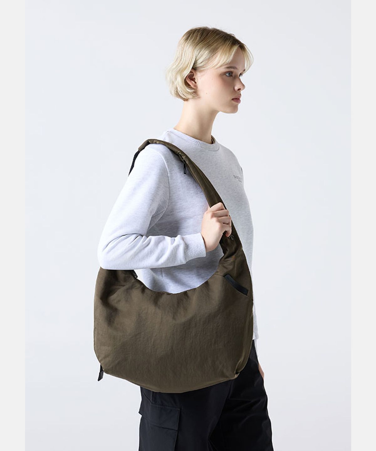 데상트(DESCENTE) 라지 경량 호보백 카키(SQ323UBG7A)