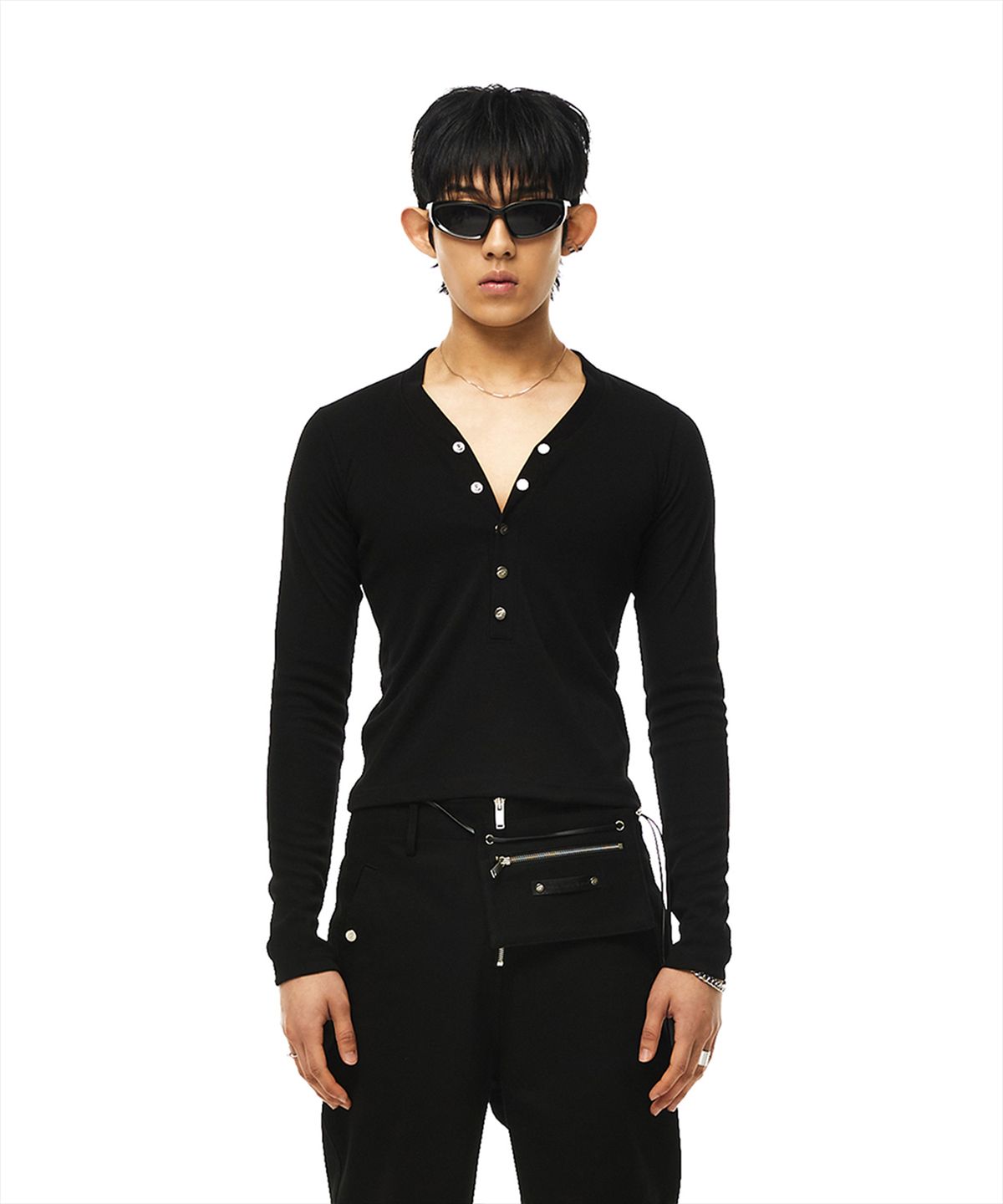 모어댄블랙(MORE THAN BLACK) SNAP V LONG SLEEVE