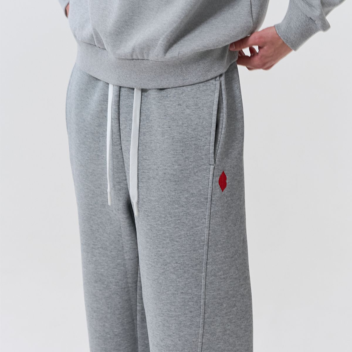 바르도(BARDOT) LIP LINE POCKET SWEAT PANTS