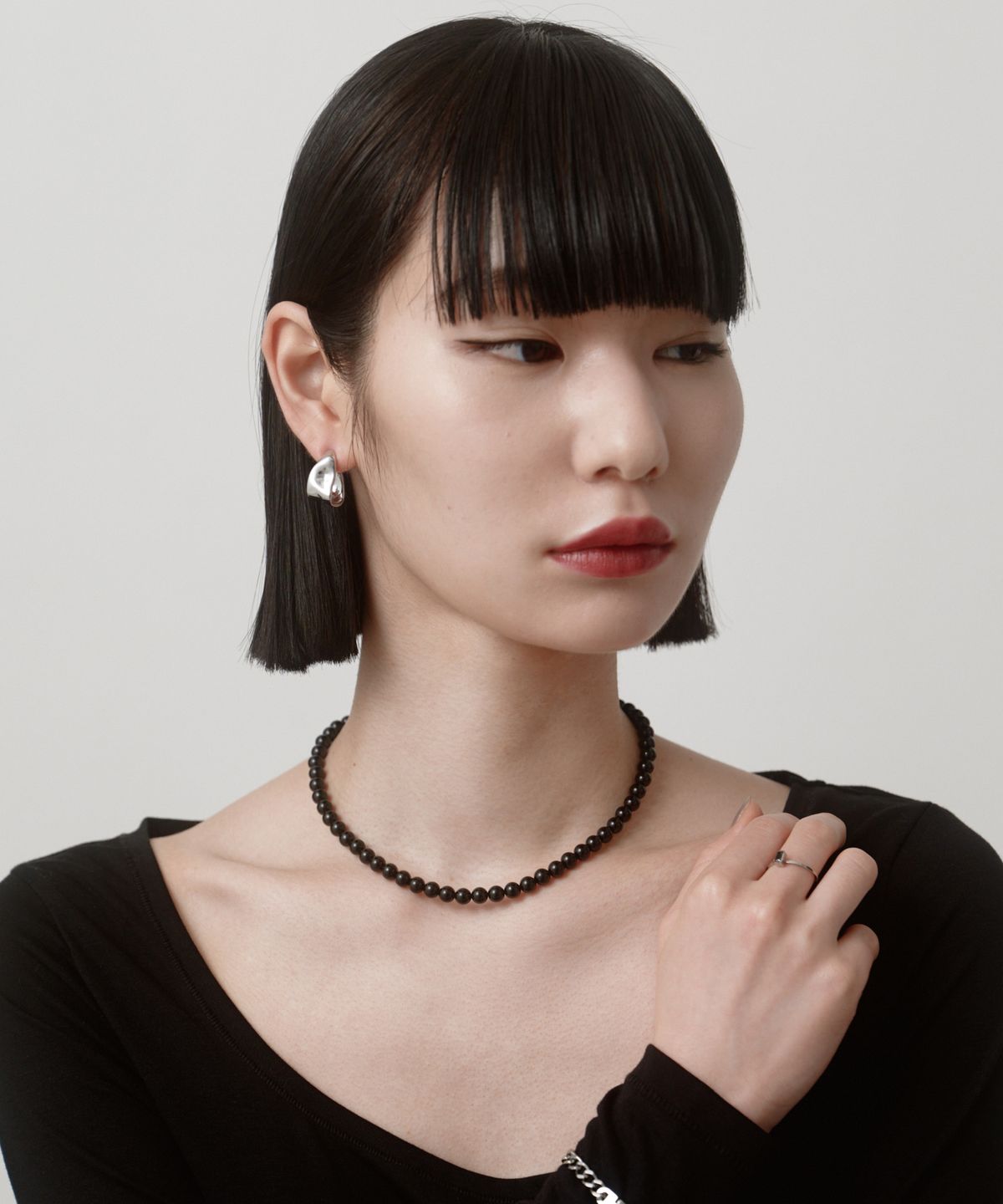 노비스도쿄(NOVICE TOKYO) 뉘앙스 플랫 후프 귀걸이 Nuance Flat Hoop Pierce［Stainless］ / Silver