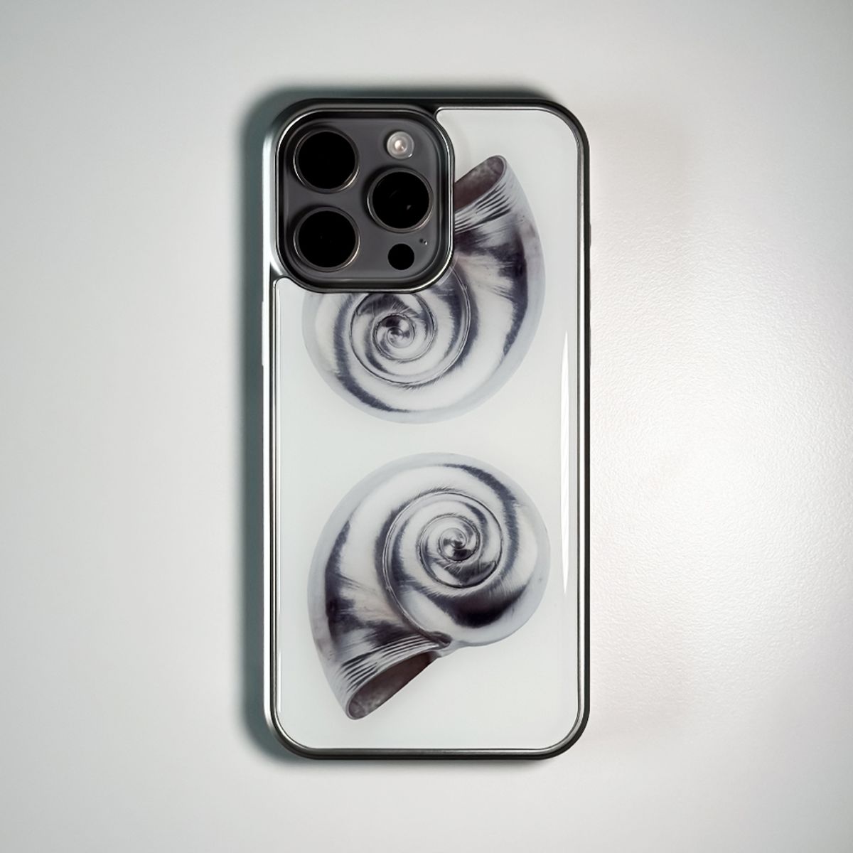 메모리즈바운더리(MEMORIESBOUNDARY) NTA Silverborn Concha Phone Case (SV_White)