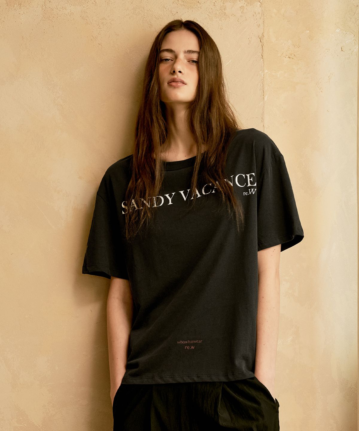 리 더블유(REW) SANDY T-SHIRT (BLACK)