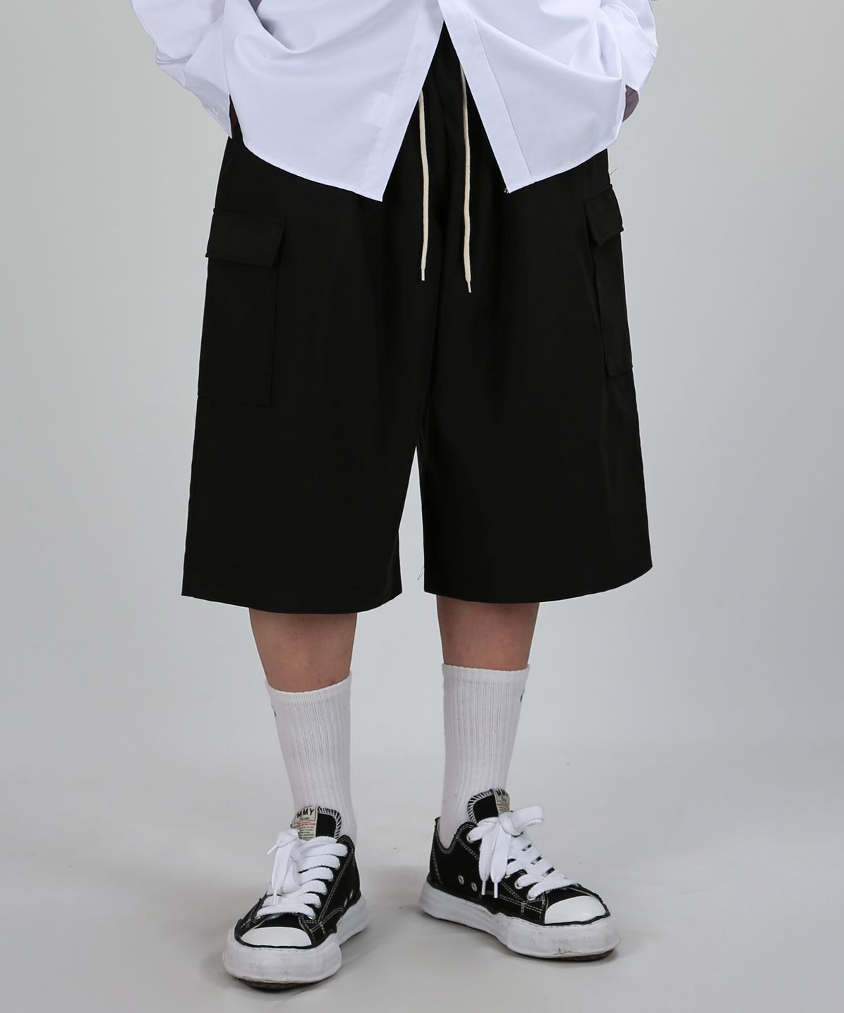 베리베인(VERYVAIN) BERMUDA CARGO BANDING PANTS (BLACK)