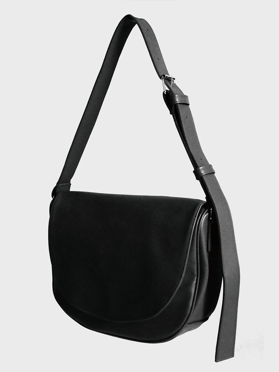 【MIM the wardrobe】 MONTA MESSENGER BAG★韓国人気 MIM the wardrobe] 韓国☆MONTA DENIM MESSENGER BAG (MIM the
